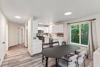 9101 Lakehurst Dr in Anchorage, AK - Building Photo - Building Photo