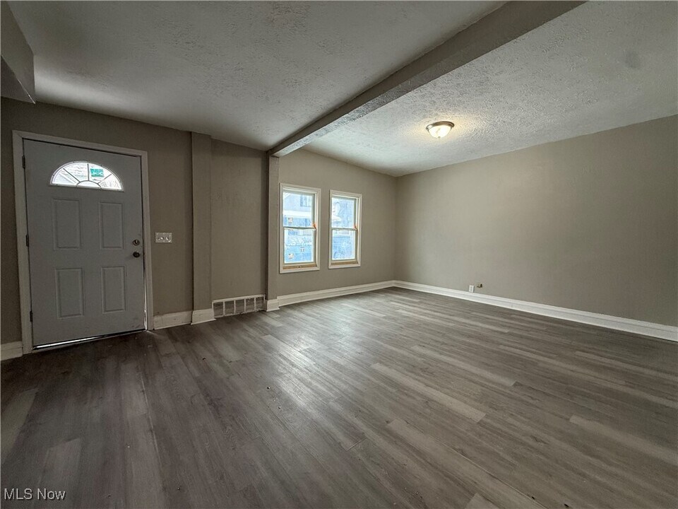 7508 Neville Ave in Cleveland, OH - Building Photo