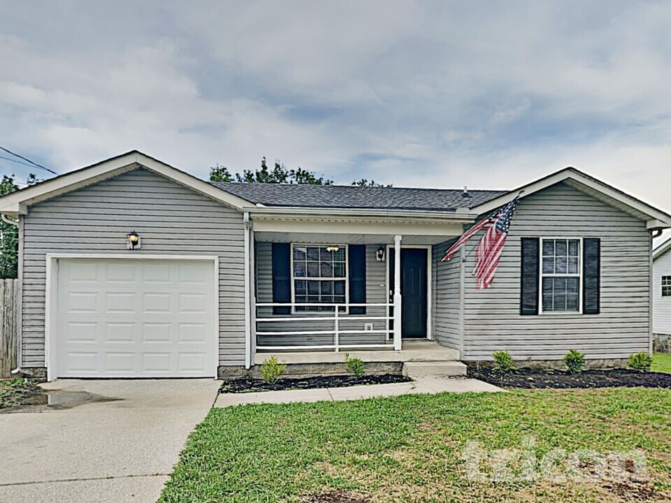 102 Natchez Ct S in La Vergne, TN - Foto de edificio