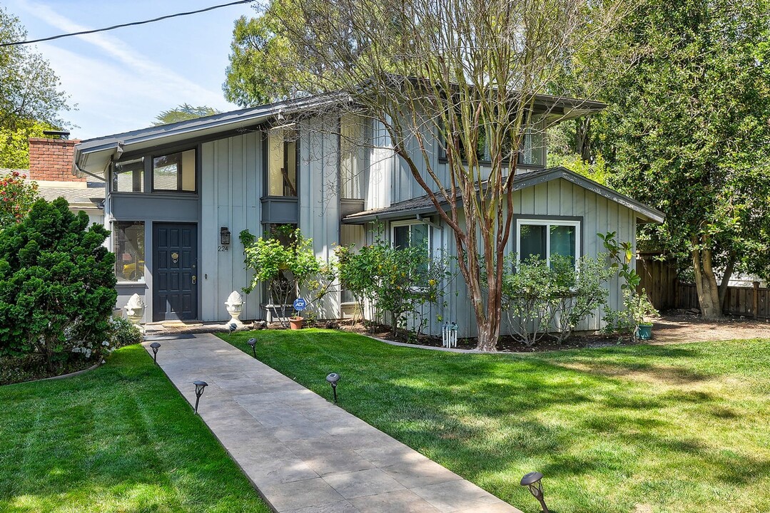 224 Encinal Ave in Menlo Park, CA - Building Photo