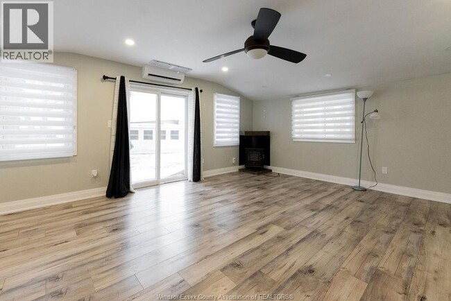 51 Klies Bch Rd in Essex, ON - Building Photo - Building Photo