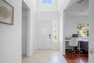 10111 France Ave in Tujunga, CA - Foto de edificio - Building Photo