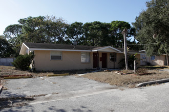 Lemon Bay Garden Apartments in Englewood, FL - Building Photo - Building Photo