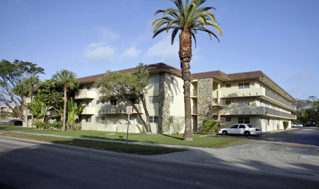 Dadeland Park Condo in Miami, FL - Building Photo - Building Photo