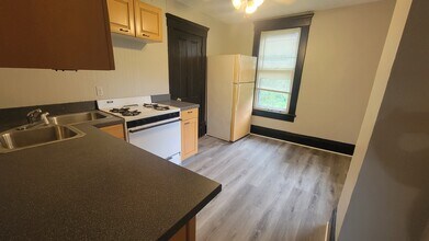 84 Bittman St, Unit UP in Akron, OH - Foto de edificio - Building Photo
