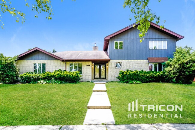 property at 2926 Bonnie Brae Crescent