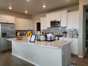 1367 Baker Hts Lp in Bremerton, WA - Building Photo - Building Photo