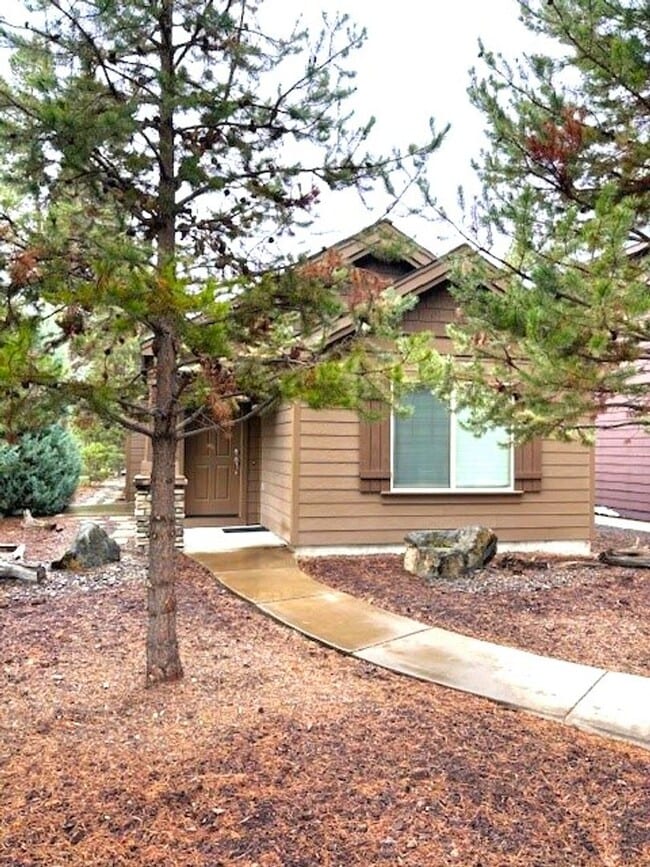16586 Daisy Pl in La Pine, OR - Building Photo - Building Photo