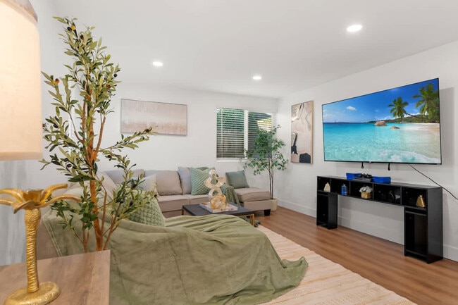 1676 Raynell Way in El Cajon, CA - Building Photo - Building Photo