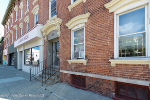 324 Warren St in Hudson, NY - Building Photo