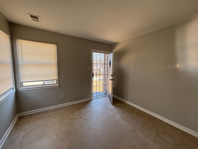 2551 Dakar Ave in Memphis, TN - Foto de edificio - Building Photo