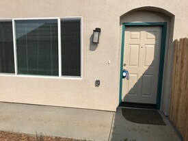 3099 Bright St in Tulare, CA - Building Photo