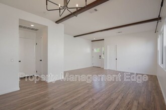 41358 Pine Tree Cir in Temecula, CA - Building Photo - Building Photo