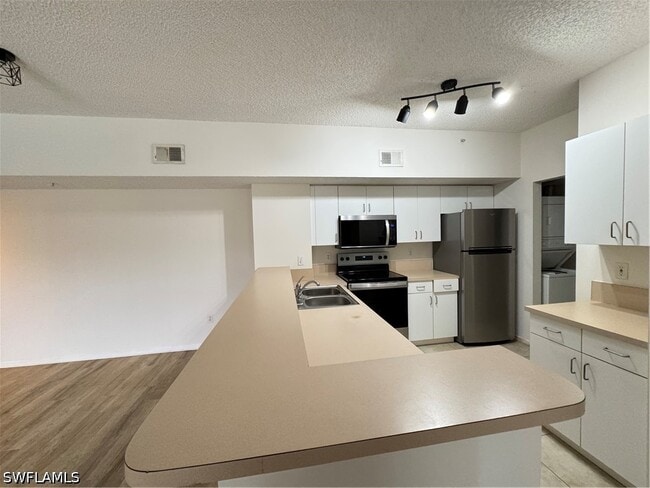 1830 Florida Club Cir in Naples, FL - Foto de edificio - Building Photo