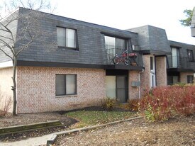 845 Westmoreland Dr in Vernon Hills, IL - Building Photo