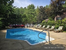 20 Tall Pines Dr, Unit 9 in Lewiston, ME - Building Photo