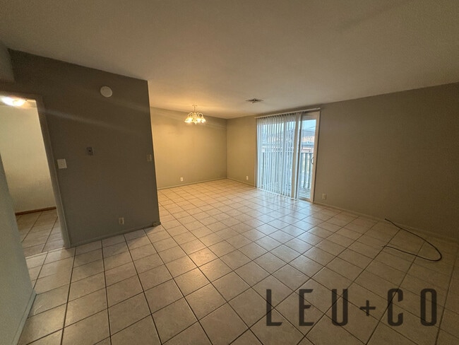 property at 907 E 12th Ave