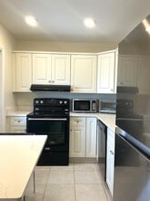 5580 Tamberlane Cir, Unit 339 in Palm Beach Gardens, FL - Foto de edificio - Building Photo