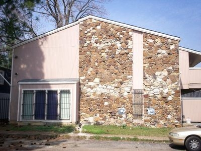 Raines Apartments in Memphis, TN - Building Photo