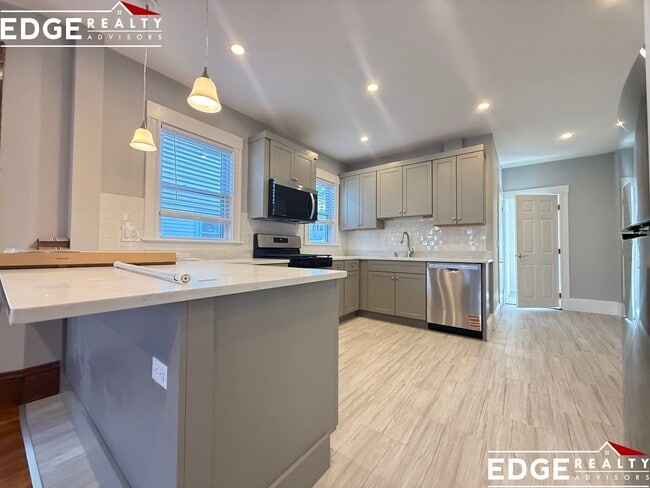 69 Turner St, Unit 1 in Boston, MA - Foto de edificio - Building Photo