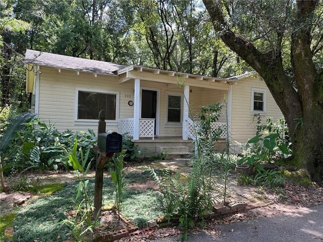 909 Pansy Ct