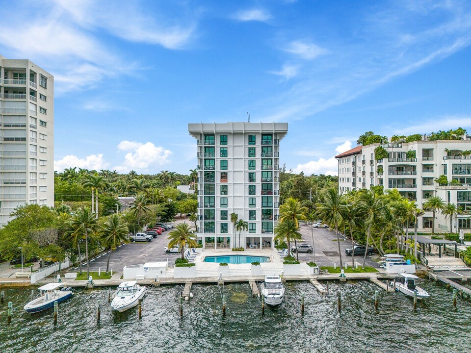 1600 S Bayshore Ln in Miami, FL - Building Photo