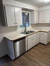 870 York St in Reedsport, OR - Building Photo - Building Photo