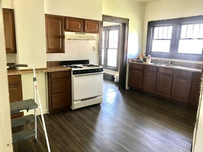 807 W College St in Carbondale, IL - Building Photo - Building Photo