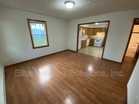 120 W Marshall St in Wytheville, VA - Building Photo