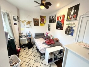 9 Oswald St, Unit 2 in Boston, MA - Foto de edificio - Building Photo