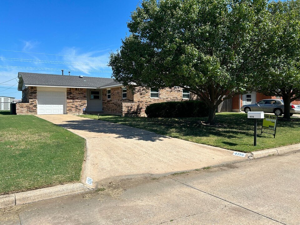 4216 SE Ford Rd in Lawton, OK - Building Photo