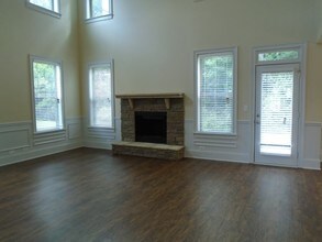 381 Plymstock Dr in Mcdonough, GA - Foto de edificio - Building Photo