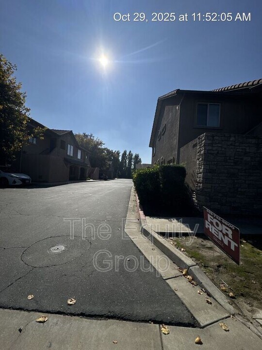 4243 W Walnut Ave in Visalia, CA - Building Photo