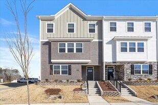 738 Dorset Strm Dr in Fuquay Varina, NC - Building Photo