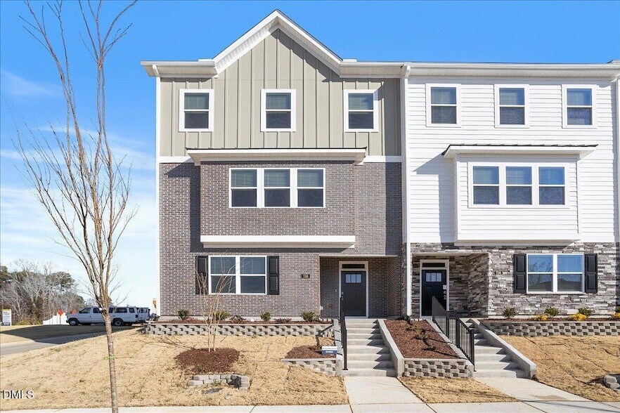 738 Dorset Strm Dr in Fuquay Varina, NC - Building Photo