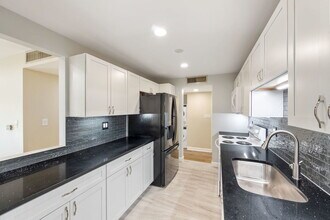 940 Beau Dr in Des Plaines, IL - Building Photo - Building Photo
