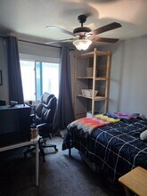 826 Manor Shores Rd in Henderson, NV - Building Photo - Building Photo