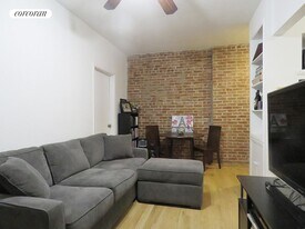 302 E 92nd St in New York, NY - Building Photo