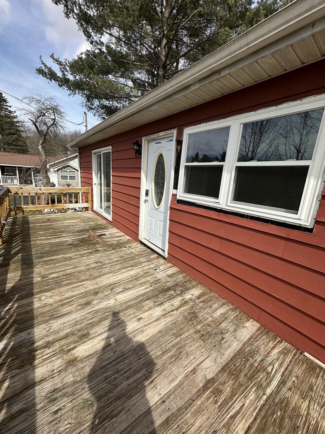 74 Matthews Rd, Unit Left Side in Moscow, PA - Foto de edificio - Building Photo