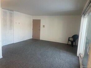 1824 Colonial Village Way in Waterford Township, MI - Building Photo - Building Photo