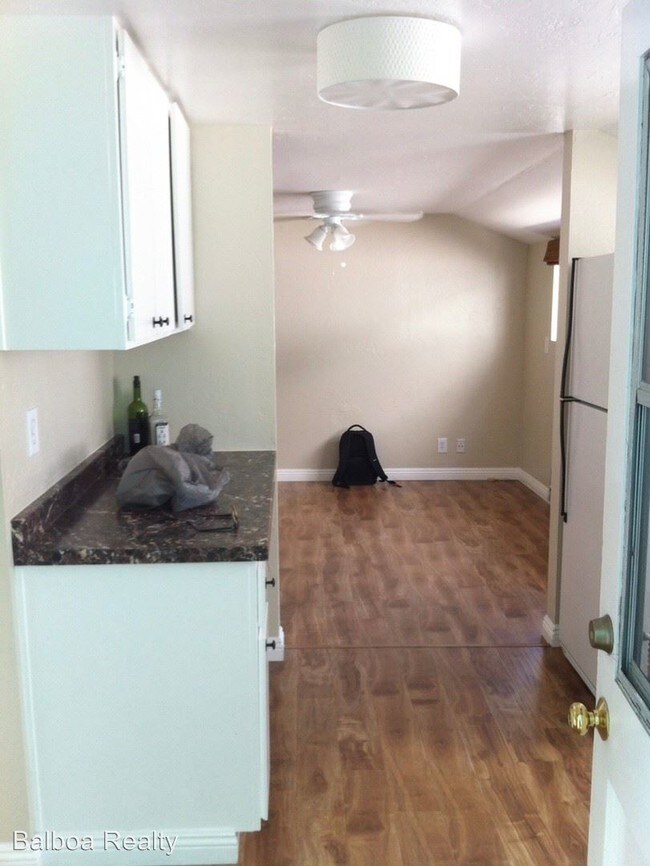 915 E Balboa Blvd in Newport Beach, CA - Building Photo - Building Photo