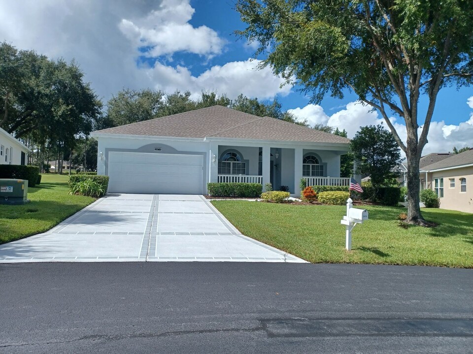 2075 Grafton Ave in Clermont, FL - Building Photo