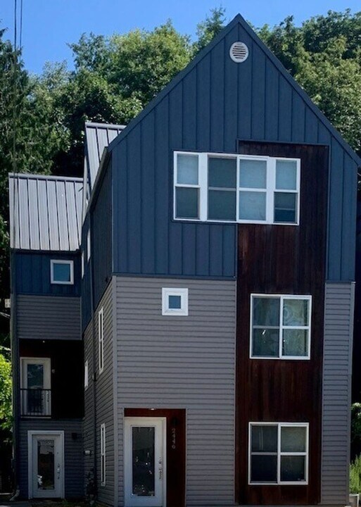 2446 55th Ave SW in Seattle, WA - Building Photo