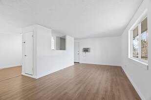 712 E Longfellow Ave in Spokane, WA - Building Photo