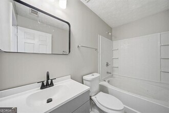 8201 Fairington Ridge Cir in Stonecrest, GA - Building Photo - Building Photo