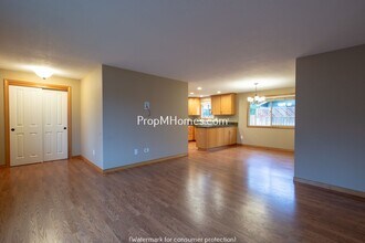 20525 SW Shoshone Dr in Tualatin, OR - Building Photo - Building Photo