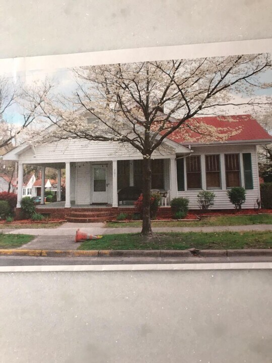 201 S Summit St in Greenville, NC - Building Photo