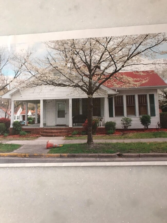 property at 201 S Summit St
