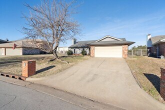 833 NW 118th St in Oklahoma City, OK - Building Photo - Building Photo