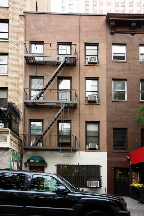 317 W 48th St in New York, NY - Building Photo